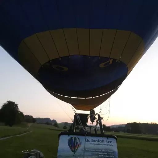 Ballon stellt sich auf