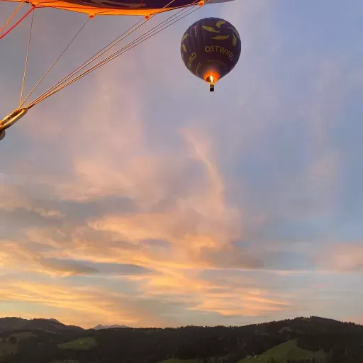 Beide Ostwindballone gemeinsam unterwegs